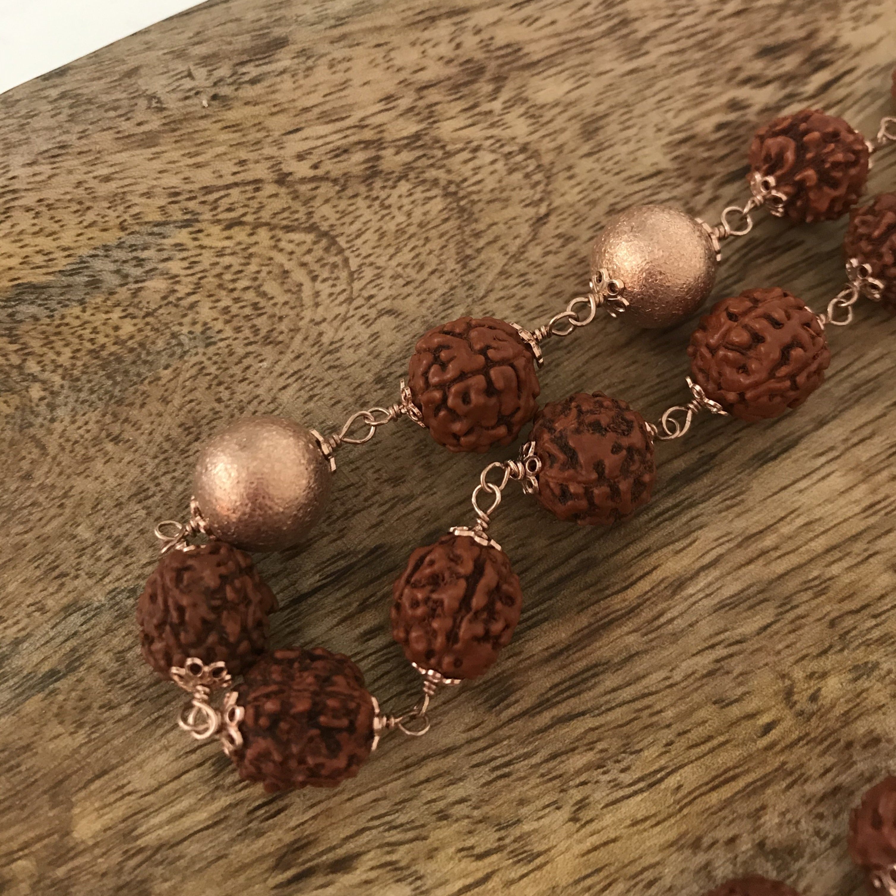 Mala di Rudraksha e argento bagnato oro rosa